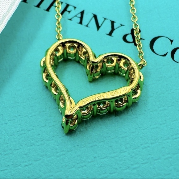 $5,500 Tiffany & Co. 0.62 CTW Diamond Heart Necklace 24” in Yellow Gold - Picture 7 of 12